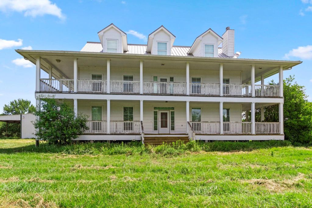 Photo of 812 W Tobias Road, Ellinger, TX 78938 (MLS # 48765896)