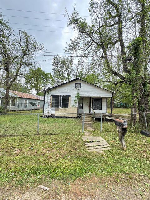 Homes For Sale - 916 Lamar Street<br/> Liberty County, Cleveland, TX 77327