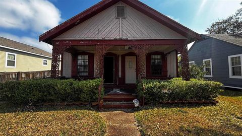 Photo of 2208 19th Street, Port Arthur, TX 77640 (MLS # 40153121)