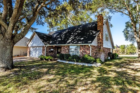 Photo of 14 Westwood Drive W, Trinity, TX 75862 (MLS # 34711424)