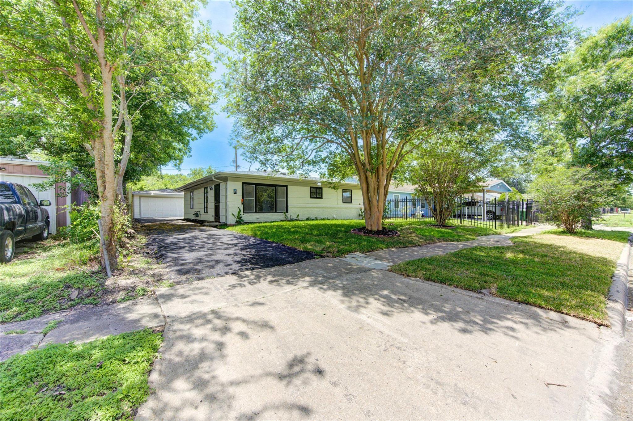 4914 Pershing Street