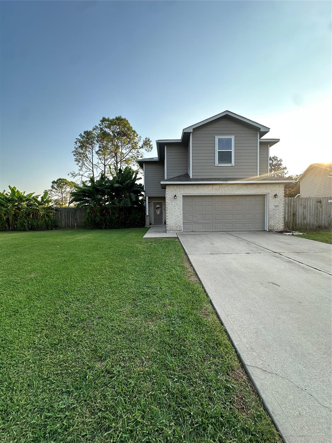405 N Amherst Drive