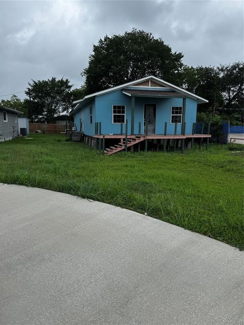 Photo of 522 Grand Avenue, Bacliff, TX 77518 (MLS # 46592413)