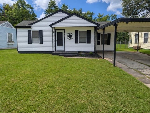 Photo of 736 Kyle Street, Angleton, TX 77515 (MLS # 49885420)