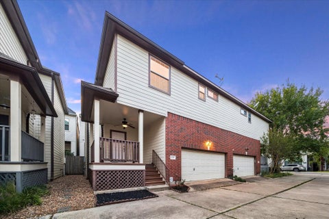 Photo of 1432 W 24th Street, Houston, TX 77008 (MLS # 20537440)