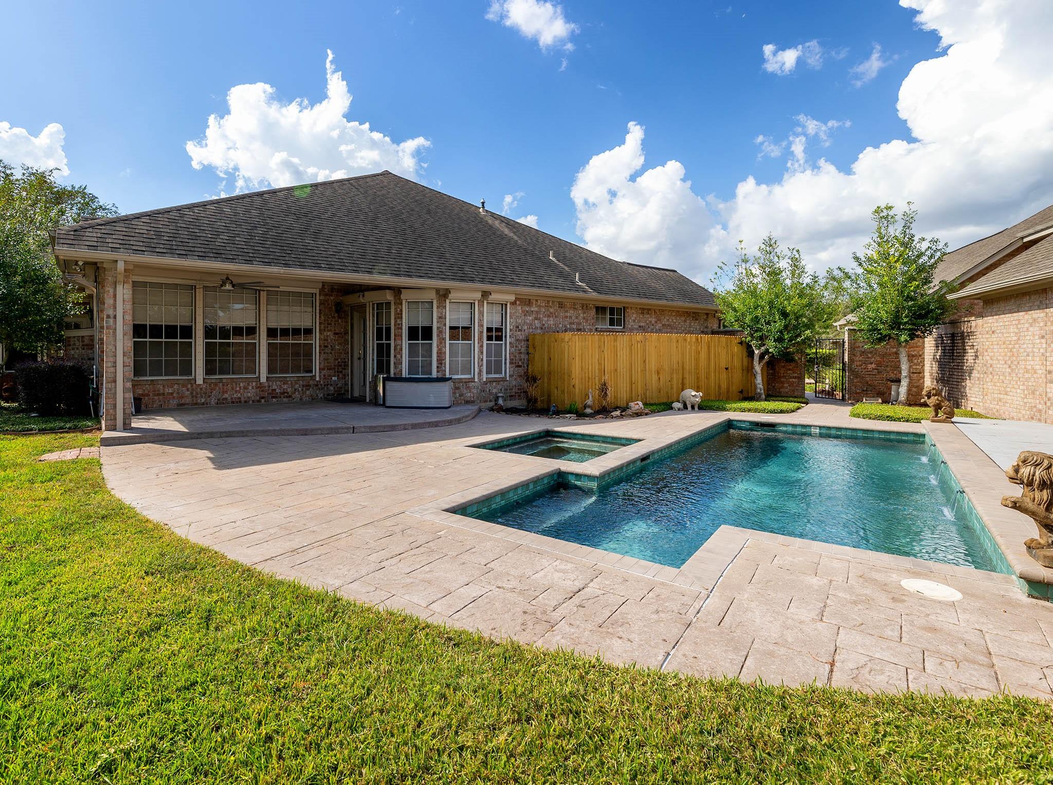 2435 Thorndon Park Court