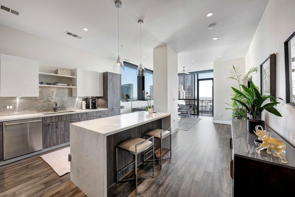 Photo of 1211 Caroline Street #1501, Houston, TX 77002 (MLS # 77495331)