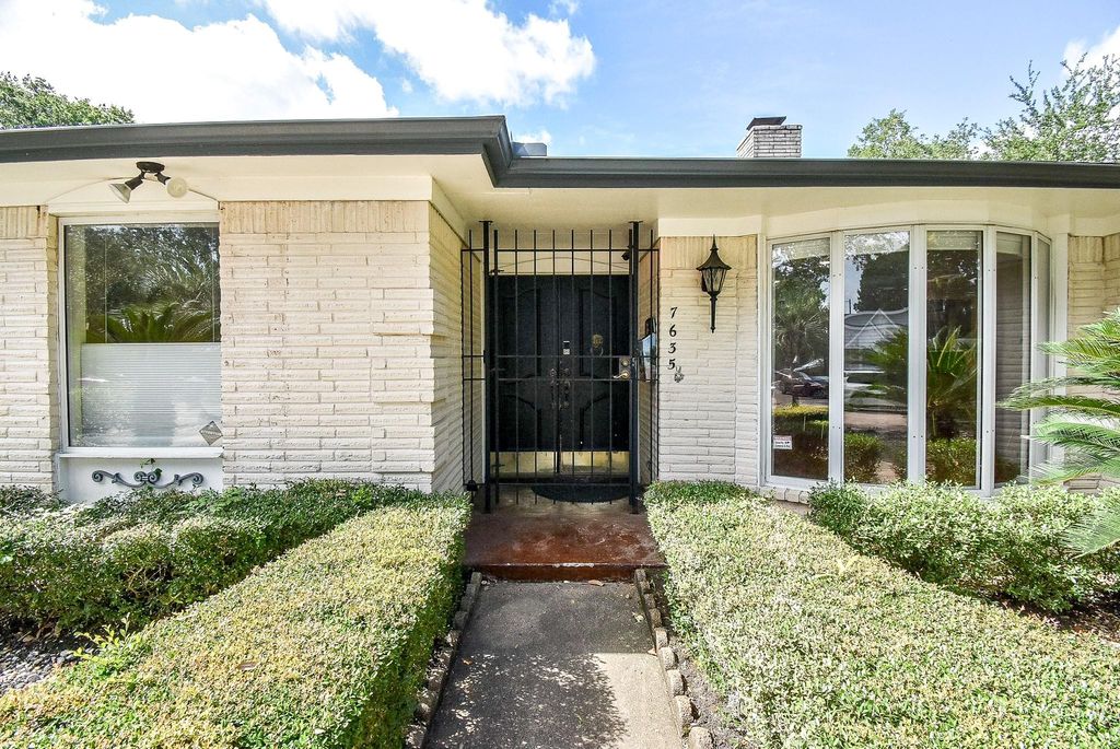 Photo of 7635 Braesdale Lane, Houston, TX 77071 (MLS # 50683902)