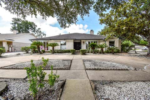 Homes For Sale - 7635 Braesdale Lane<br/> Houston, TX 77071