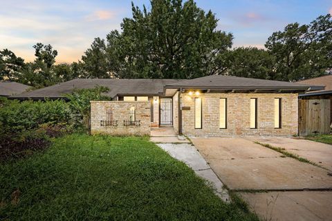 Photo of 5618 Briarwick Lane, Houston, TX 77016 (MLS # 49732537)