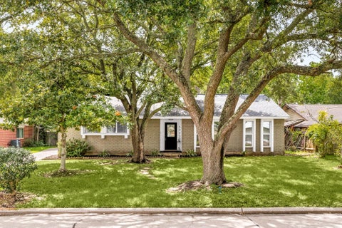Photo of 4327 Peridot Lane, Friendswood, TX 77546 (MLS # 21198162)