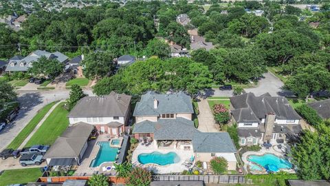 Tiny photo for 1719 Fairoaks Street, El Lago, TX 77586 (MLS # 23832021)