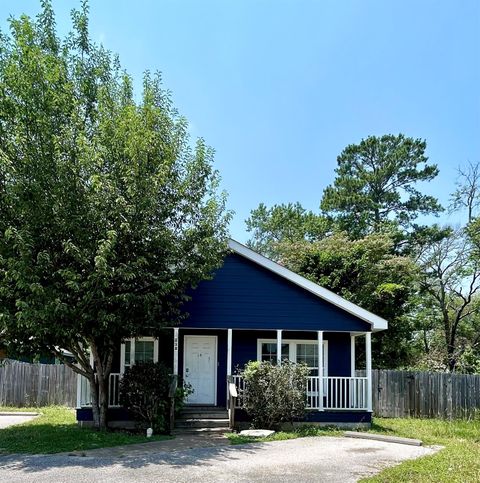 Photo of 138 Varsity Drive, Huntsville, TX 77340 (MLS # 13667252)