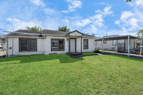 Photo of 13522 Boise St Street, Houston, TX 77015 (MLS # 61018306)