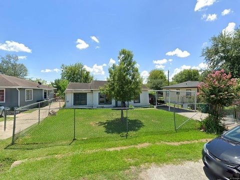 Photo of 13522 Boise St Street, Houston, TX 77015 (MLS # 61018306)