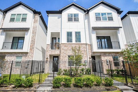 Photo of 139 Eastwood Street, Houston, TX 77011 (MLS # 32902718)