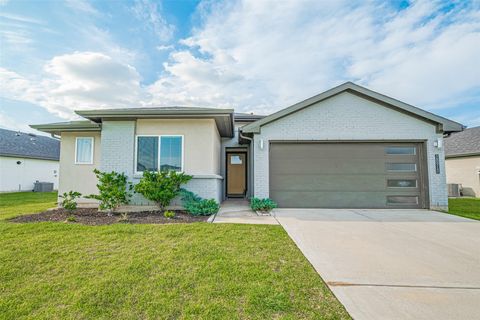 Photo of 28910 Yachting Point Lane, Katy, TX 77494 (MLS # 26071088)