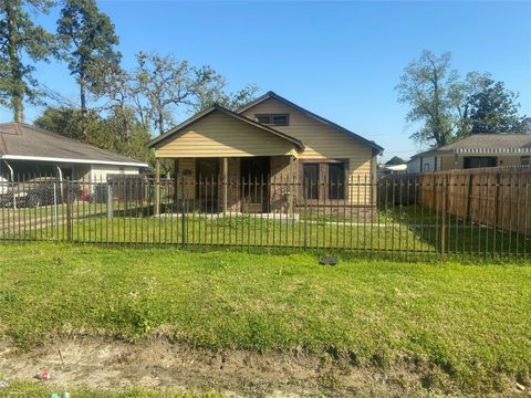 Photo of 7205 S Hall Street, Houston, TX 77028 (MLS # 71612374)