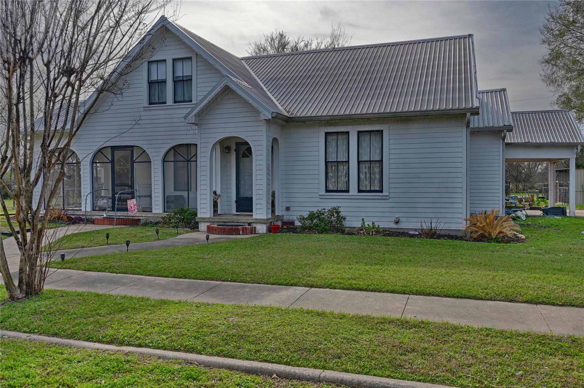 215 N Haupstrasse Street