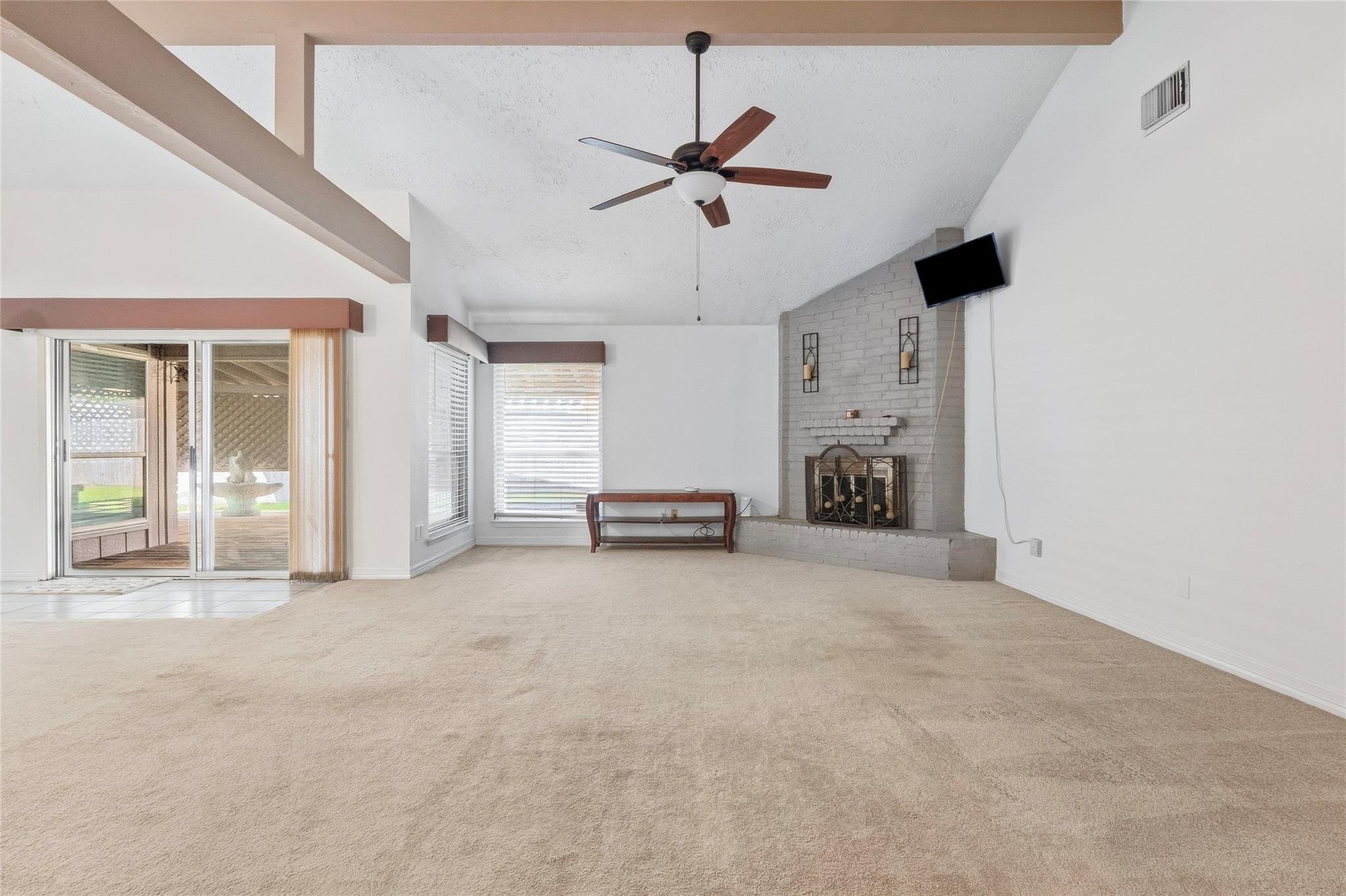 18707 Flax Bourton Close