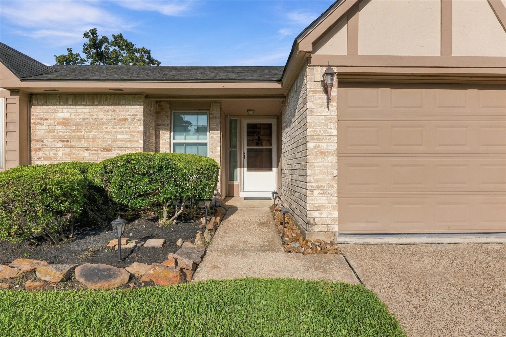 18707 Flax Bourton Close