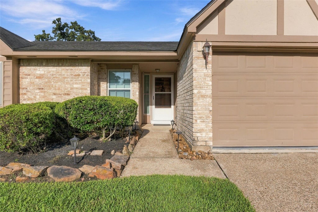 Photo of 18707 Flax Bourton Close, Humble, TX 77346 (MLS # 45101640)