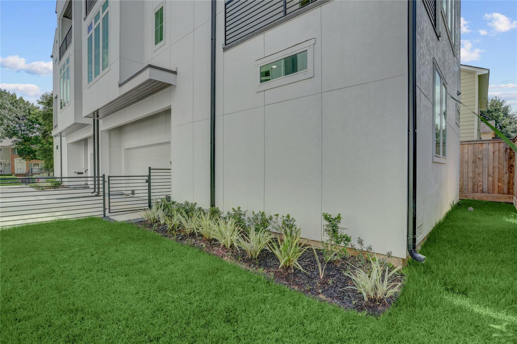 Photo of 1911 Lauderdale Street, Houston, TX 77030 (MLS # 17413234)