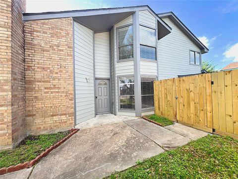 Photo of 13546 Portobello Drive, Houston, TX 77083 (MLS # 97328394)