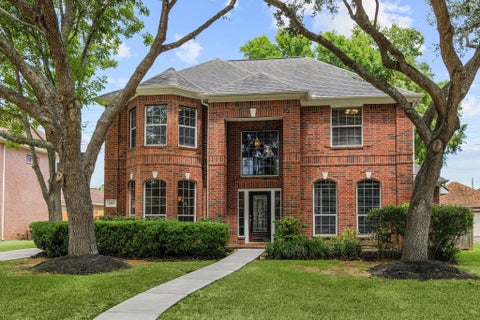 Homes For Sale - 8319 Big Bend Drive<br/> Sugar Land, TX 77479
