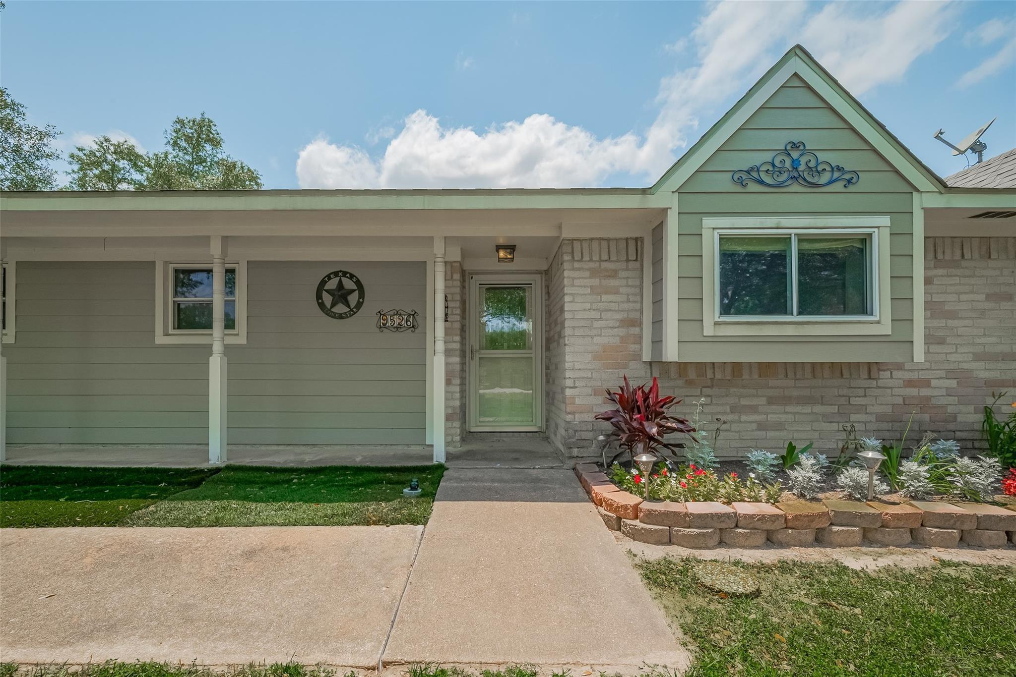 9526 Sandy Lane