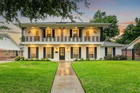Photo of 619 Patchester Drive, Houston, TX 77079 (MLS # 28470896)