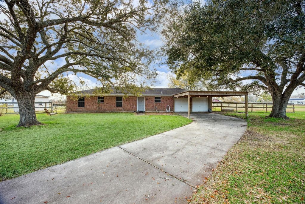 Photo of 7602 Highland Road, Santa Fe, TX 77517 (MLS # 40958826)