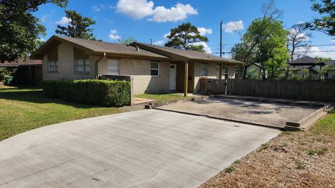Photo of 2907 Dragonwick Drive, Houston, TX 77045 (MLS # 91802156)