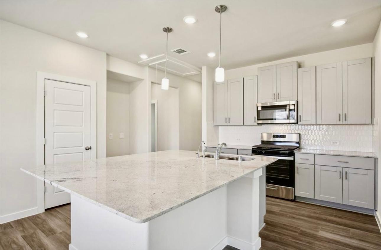 1753 Cayden Oak