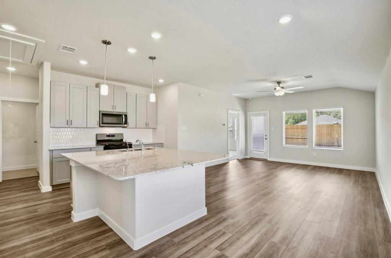 1753 Cayden Oak