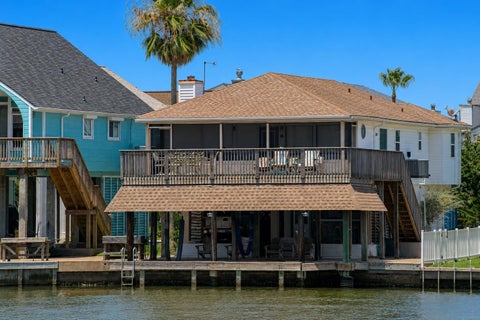 Photo of 238 Bamaku Bend, Tiki Island, TX 77554 (MLS # 84344769)