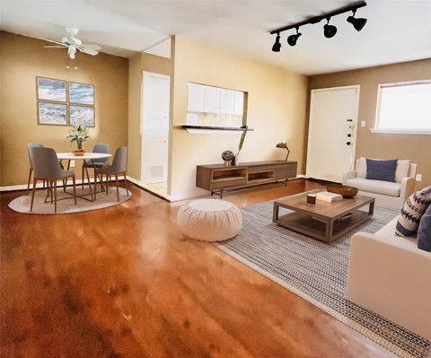 Photo of 427 W 17th Street #8, Houston, TX 77008 (MLS # 73656946)