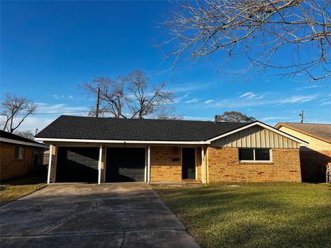 Photo of 1808 Dolphin Drive, Seabrook, TX 77586 (MLS # 76775957)