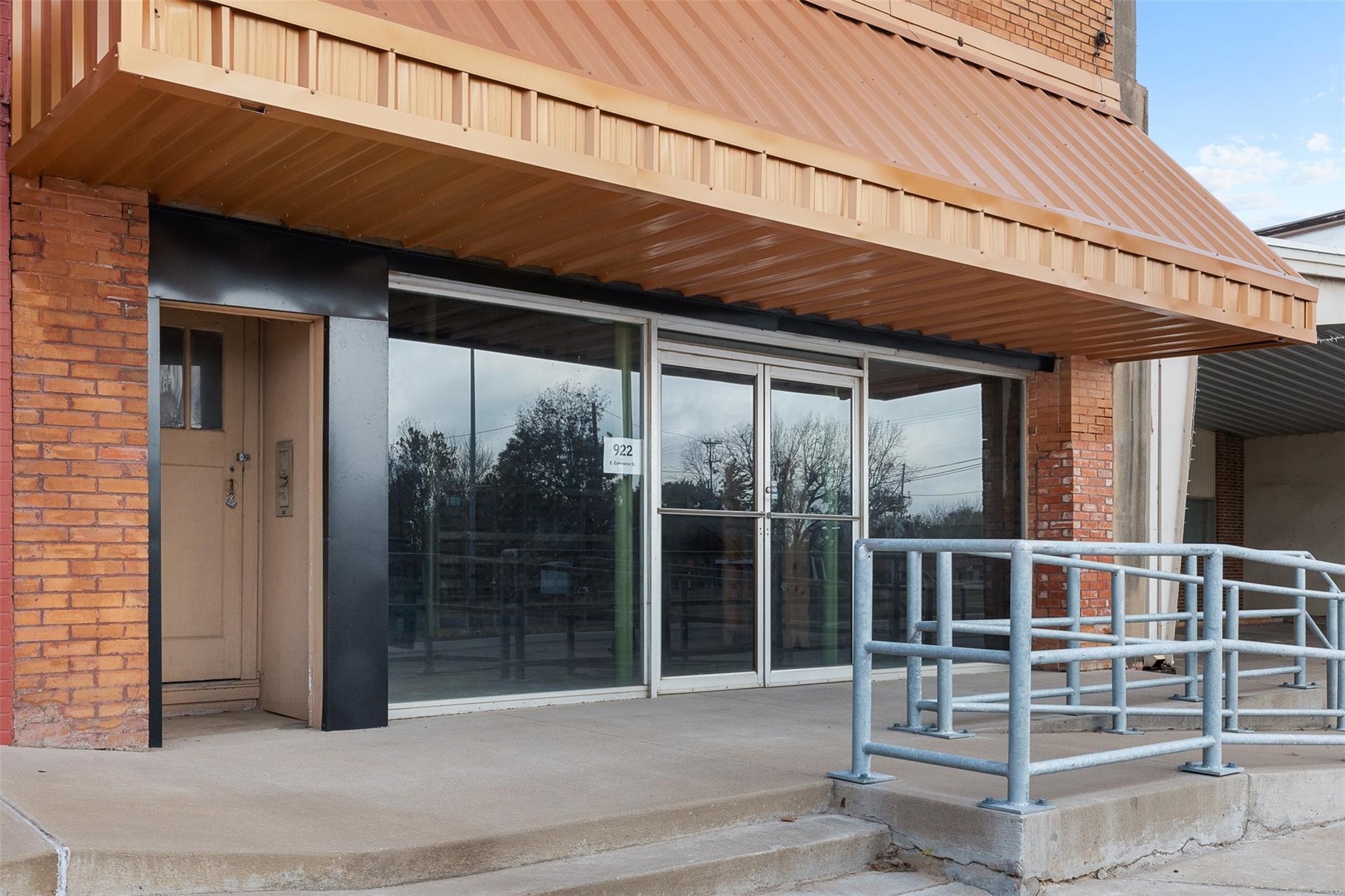 922 E Commerce Street