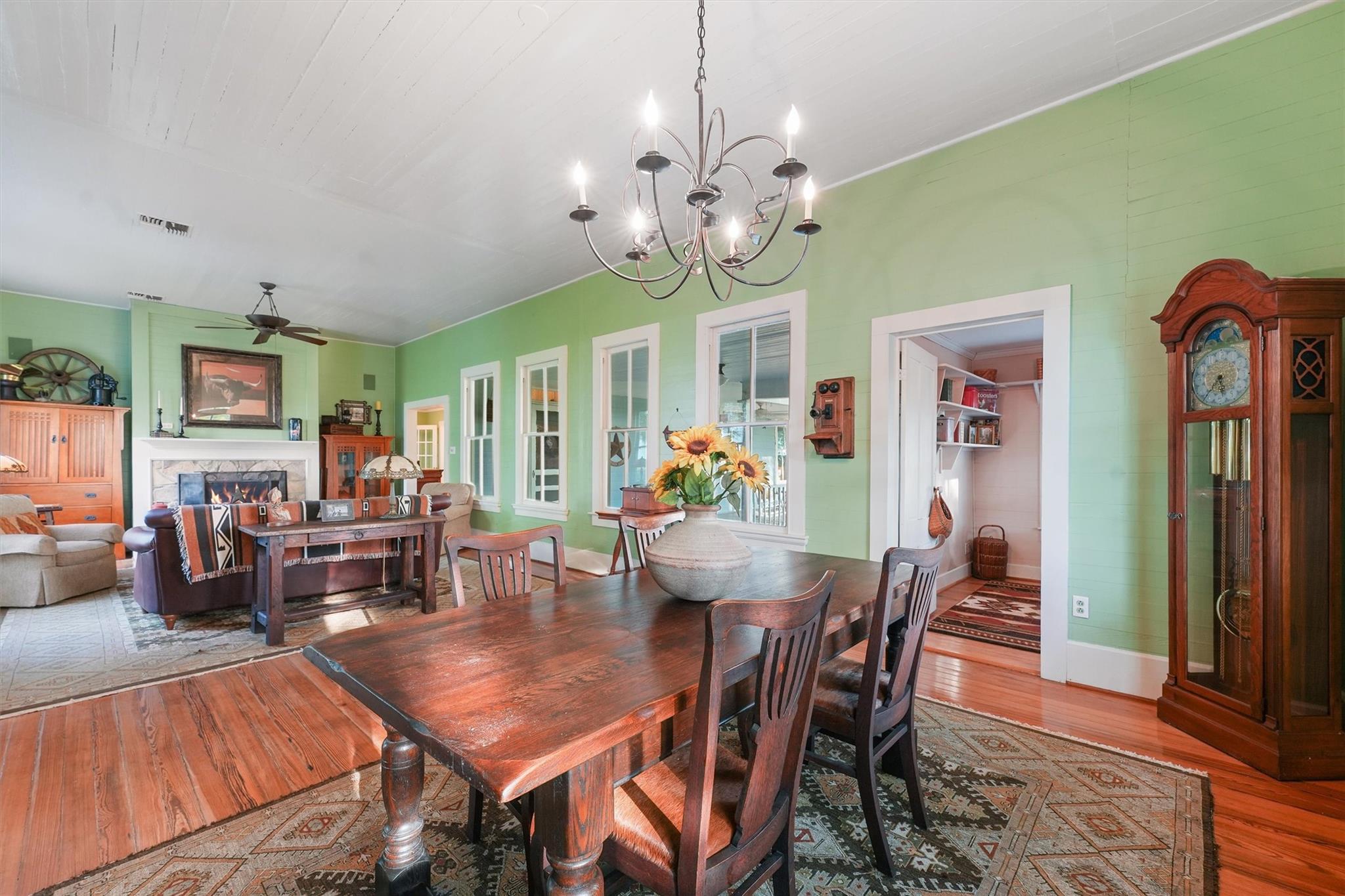 Brenham, Texas, 77833, United States, 3 Bedrooms Bedrooms, ,3 BathroomsBathrooms,Residential,Active,2022126