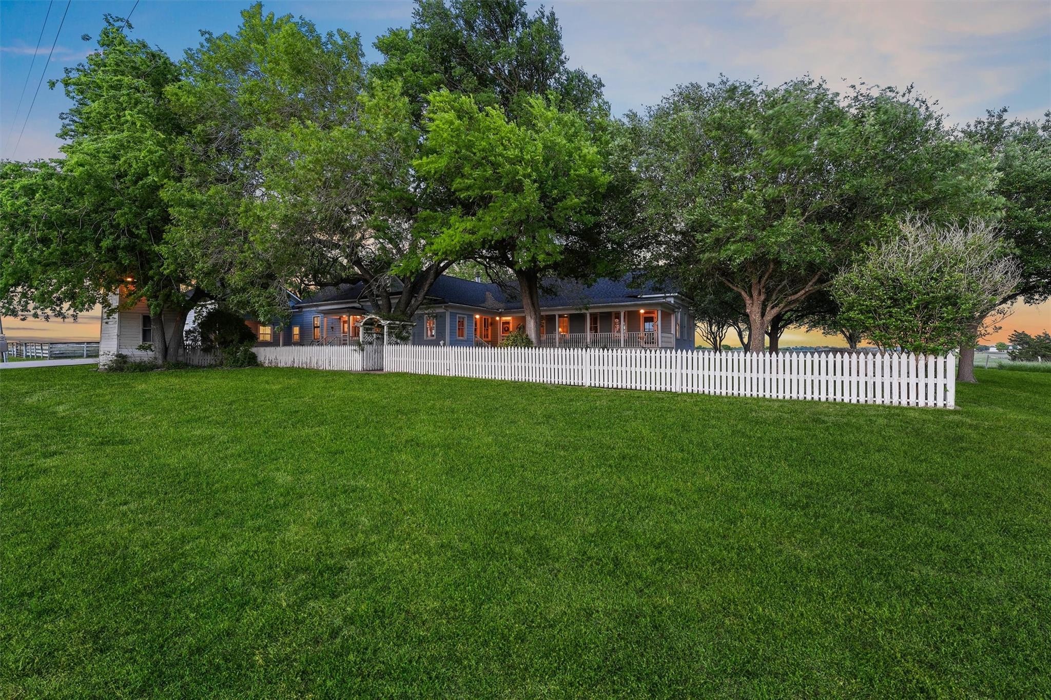 Brenham, Texas, 77833, United States, 3 Bedrooms Bedrooms, ,3 BathroomsBathrooms,Residential,Active,2022126