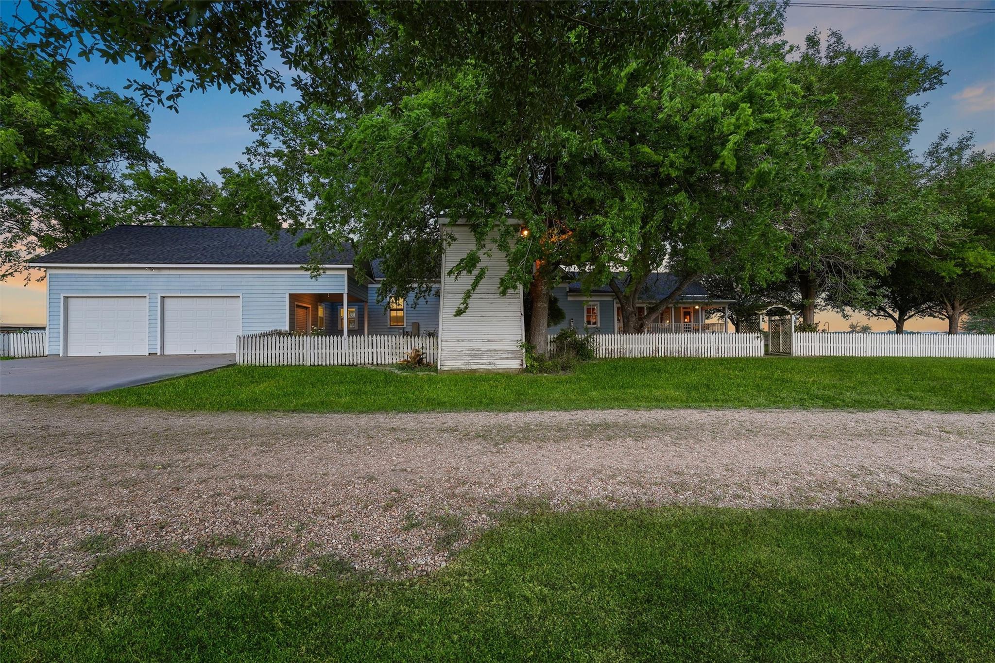 Brenham, Texas, 77833, United States, 3 Bedrooms Bedrooms, ,3 BathroomsBathrooms,Residential,Active,2022126