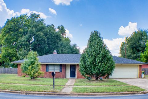 Photo of 202 Rose Marie Boulevard, Hearne, TX 77859 (MLS # 35729219)