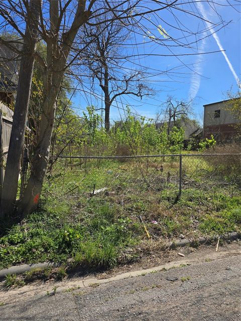 Photo of 0 E 32nd 1/2 Street, Houston, TX 77007 (MLS # 63554423)