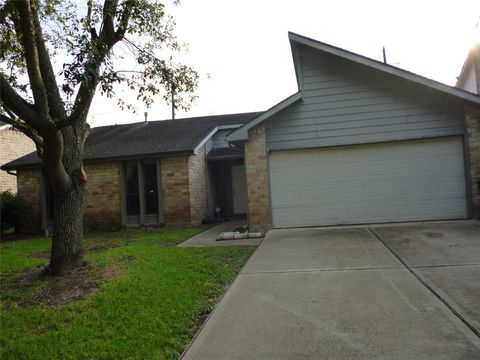 Photo of 2822 Mesquite Drive, Sugar Land, TX 77479 (MLS # 16343516)