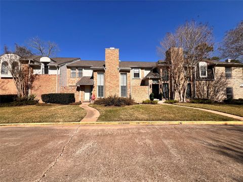 Photo of 727 Bunker Hill Road #92, Houston, TX 77024 (MLS # 25502427)