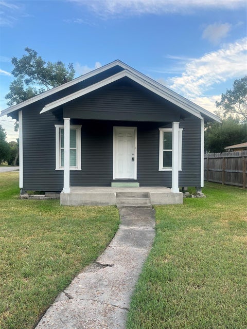 Photo of 1401 Edison Street, Baytown, TX 77520 (MLS # 18682877)