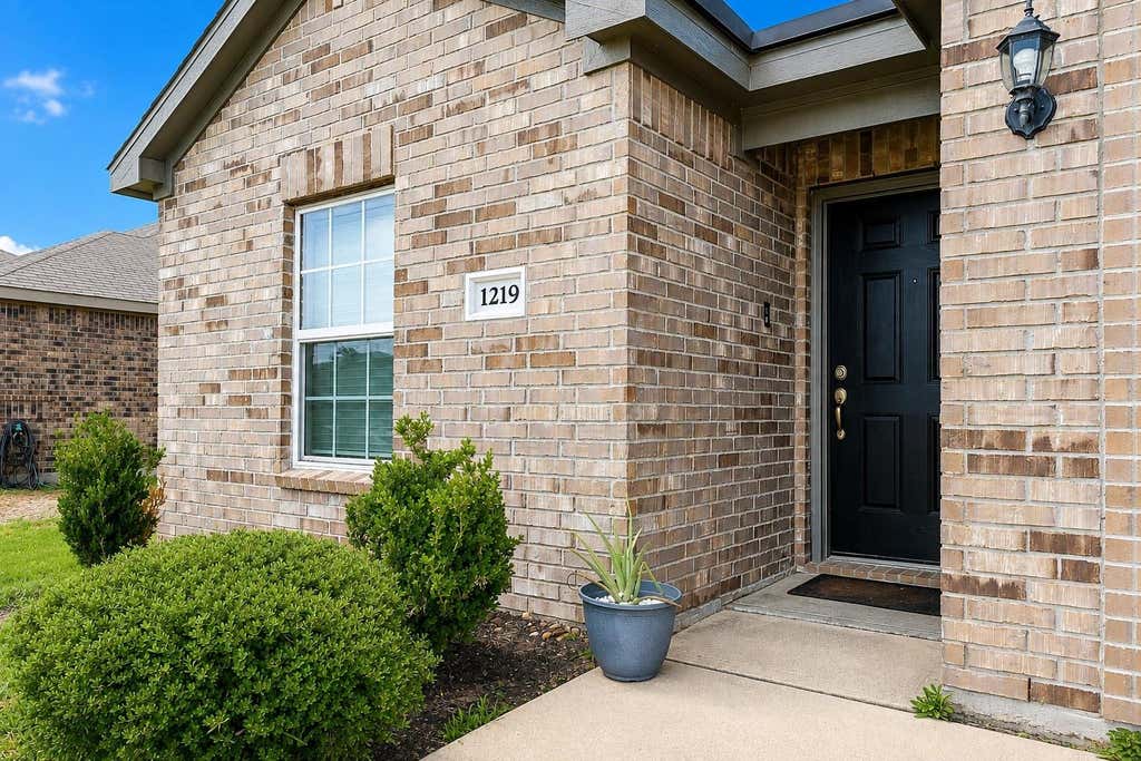 Photo of 1219 Paradise Found Drive, Iowa Colony, TX 77583 (MLS # 60771740)