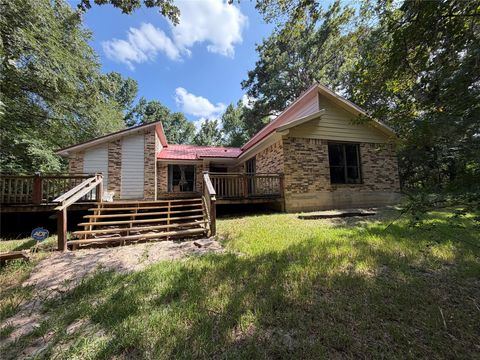 Photo of 606 Pine Tree Road, Huntsville, TX 77320 (MLS # 95219271)