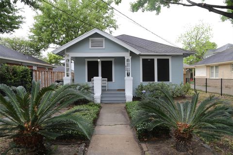 Photo of 808 Pecore Street, Houston, TX 77009 (MLS # 54550079)